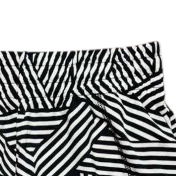 Athletic Works Black and White Patterned Women's Shorts - Picture 4 of 13